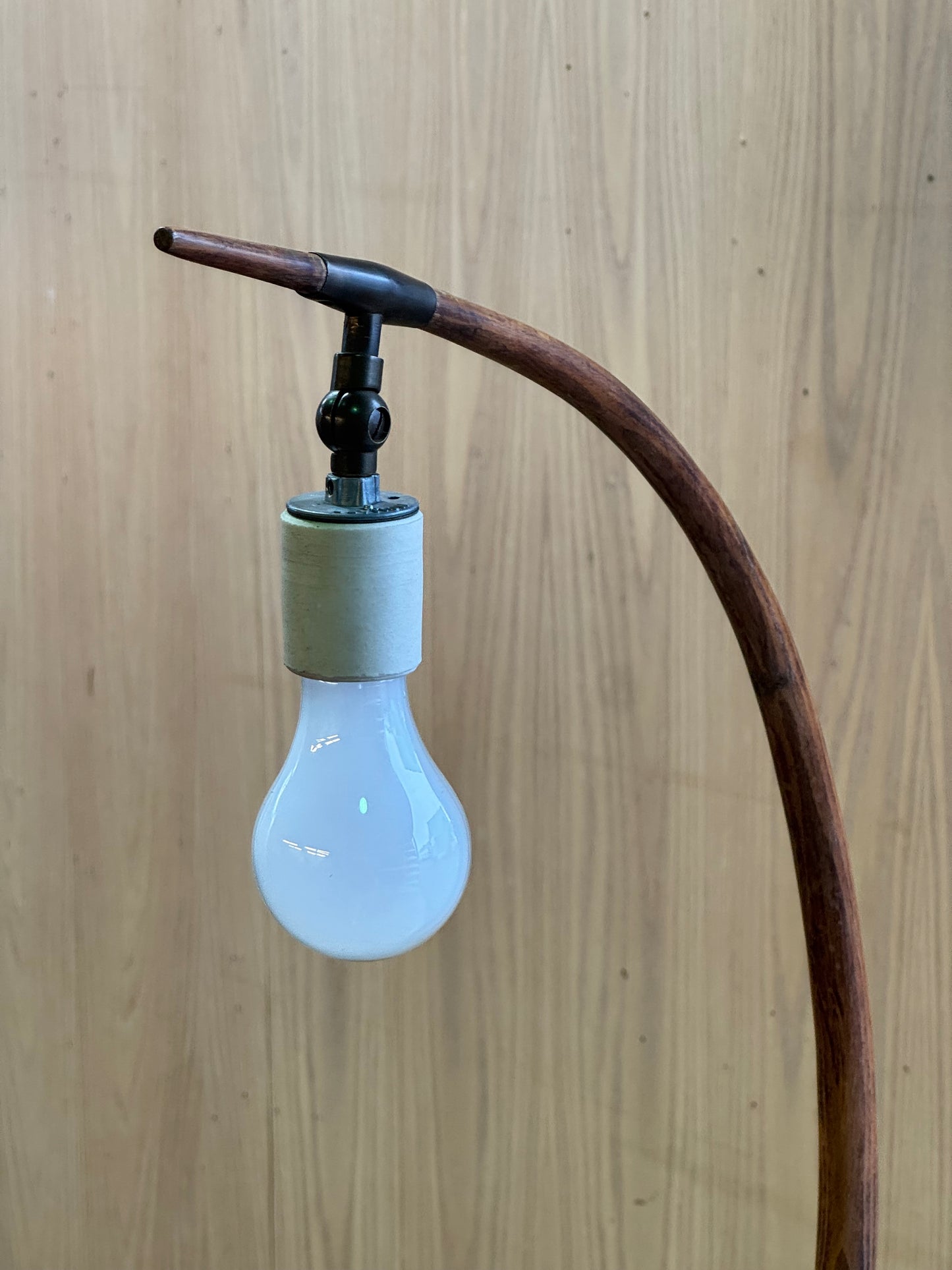 1950s Bridge Floor Lamp by Severin Hansen Jr for Haslev Mobelsnedkeri in beech and brass