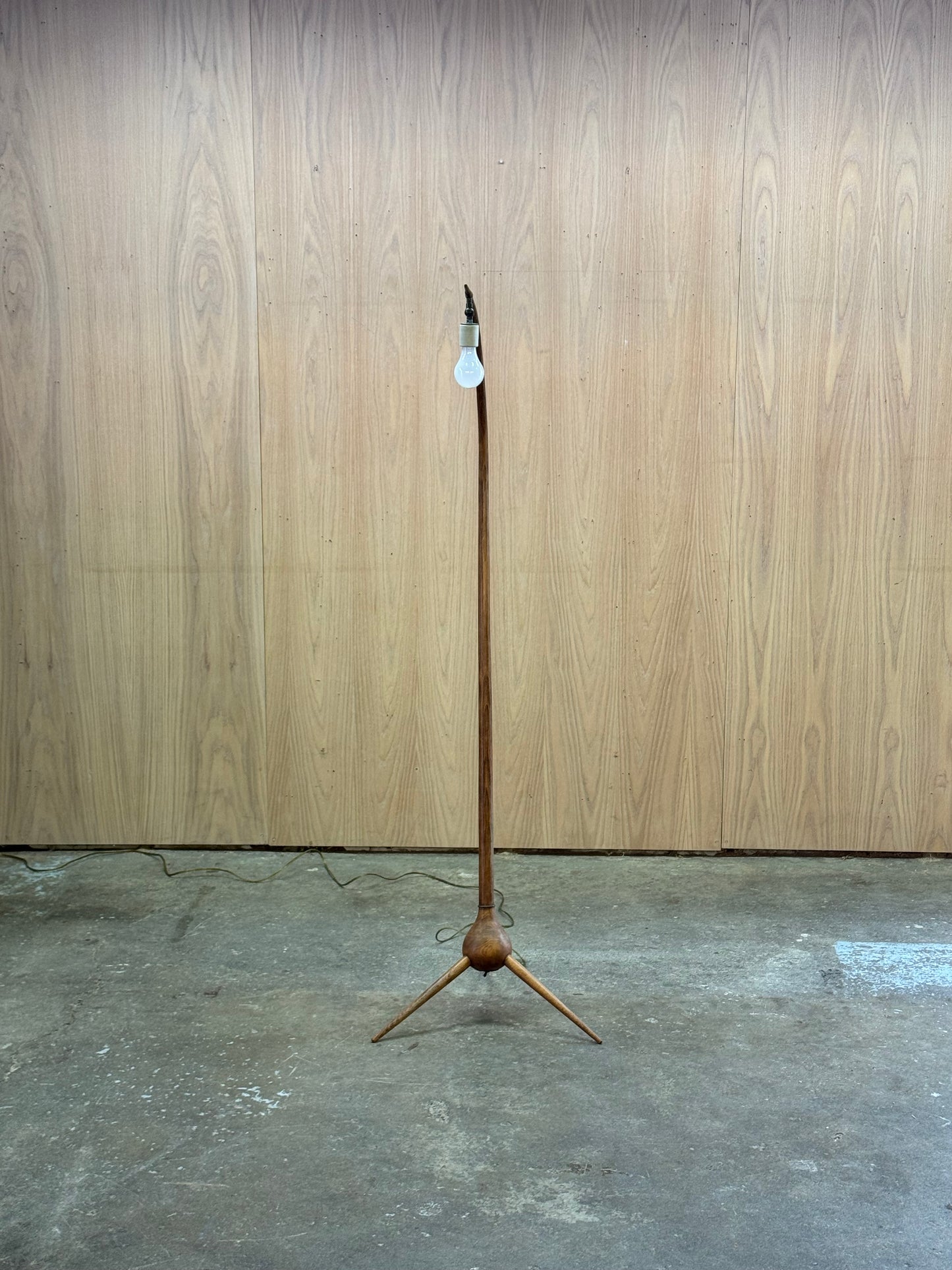 1950s Bridge Floor Lamp by Severin Hansen Jr for Haslev Mobelsnedkeri in beech and brass
