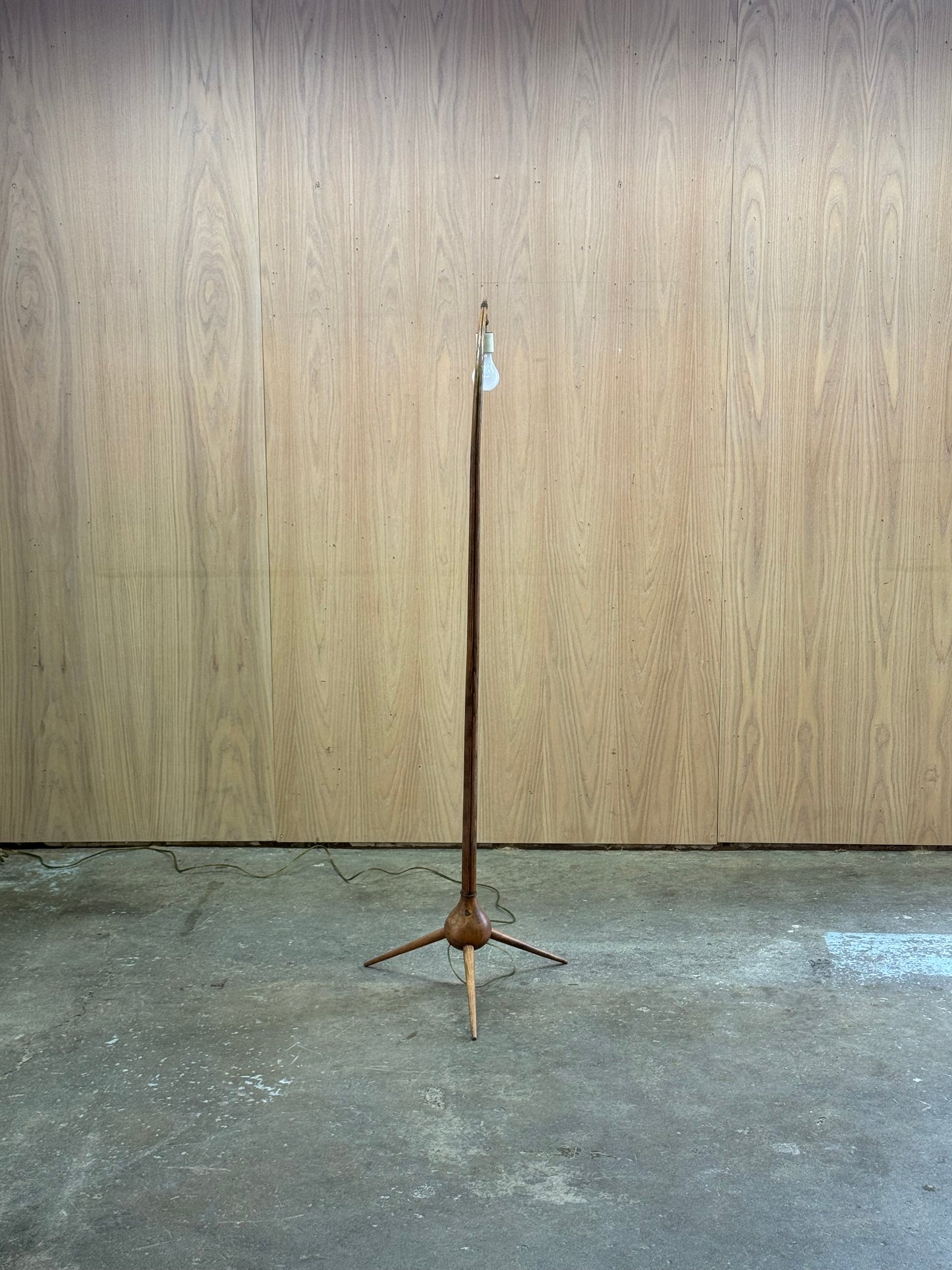 1950s Bridge Floor Lamp by Severin Hansen Jr for Haslev Mobelsnedkeri in beech and brass