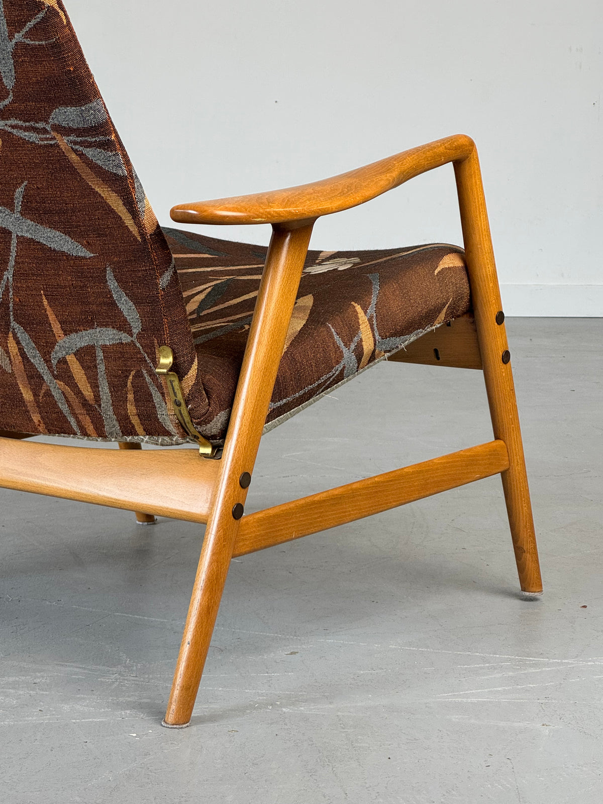 1950s Kontur Reclining Lounge Chair by Alf Svensson in Solid Beech, Sweden.