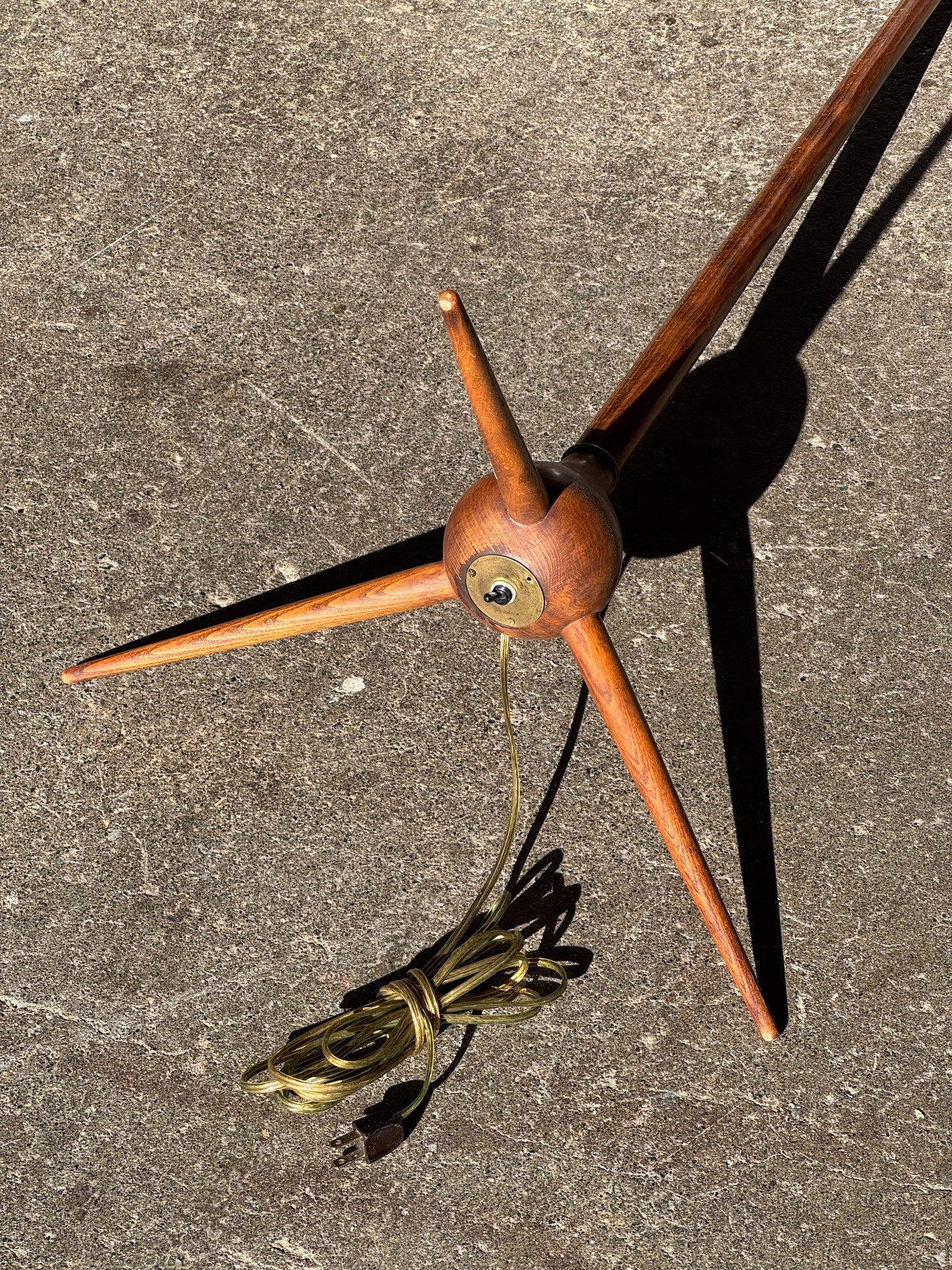 1950s Bridge Floor Lamp by Severin Hansen Jr for Haslev Mobelsnedkeri in beech and brass