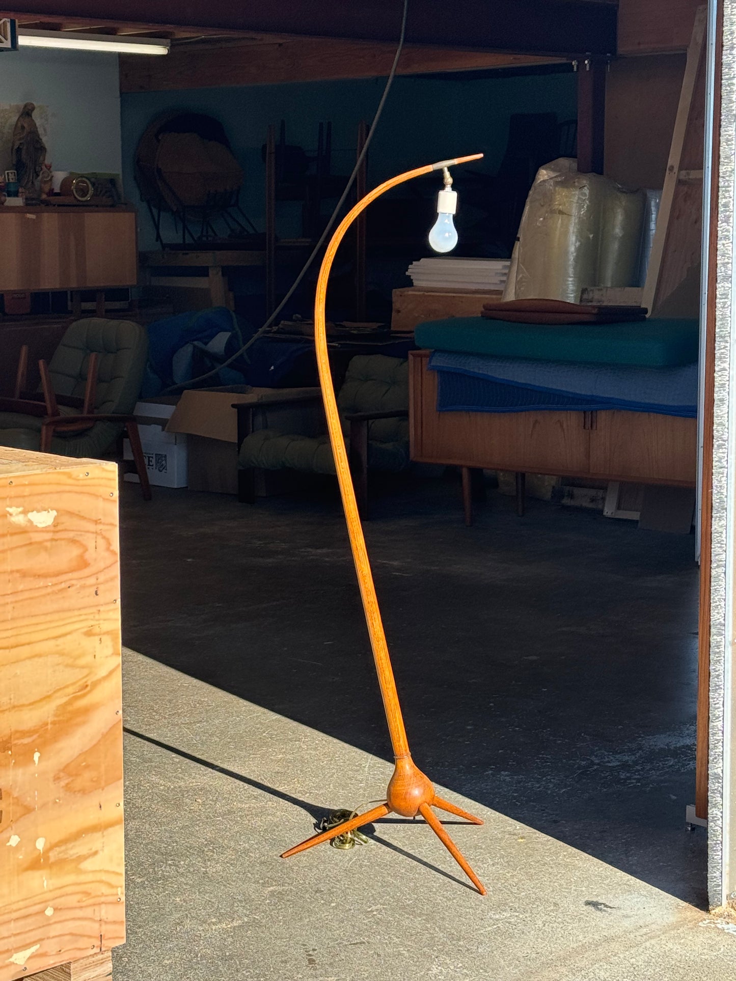1950s Bridge Floor Lamp by Severin Hansen Jr for Haslev Mobelsnedkeri in beech and brass