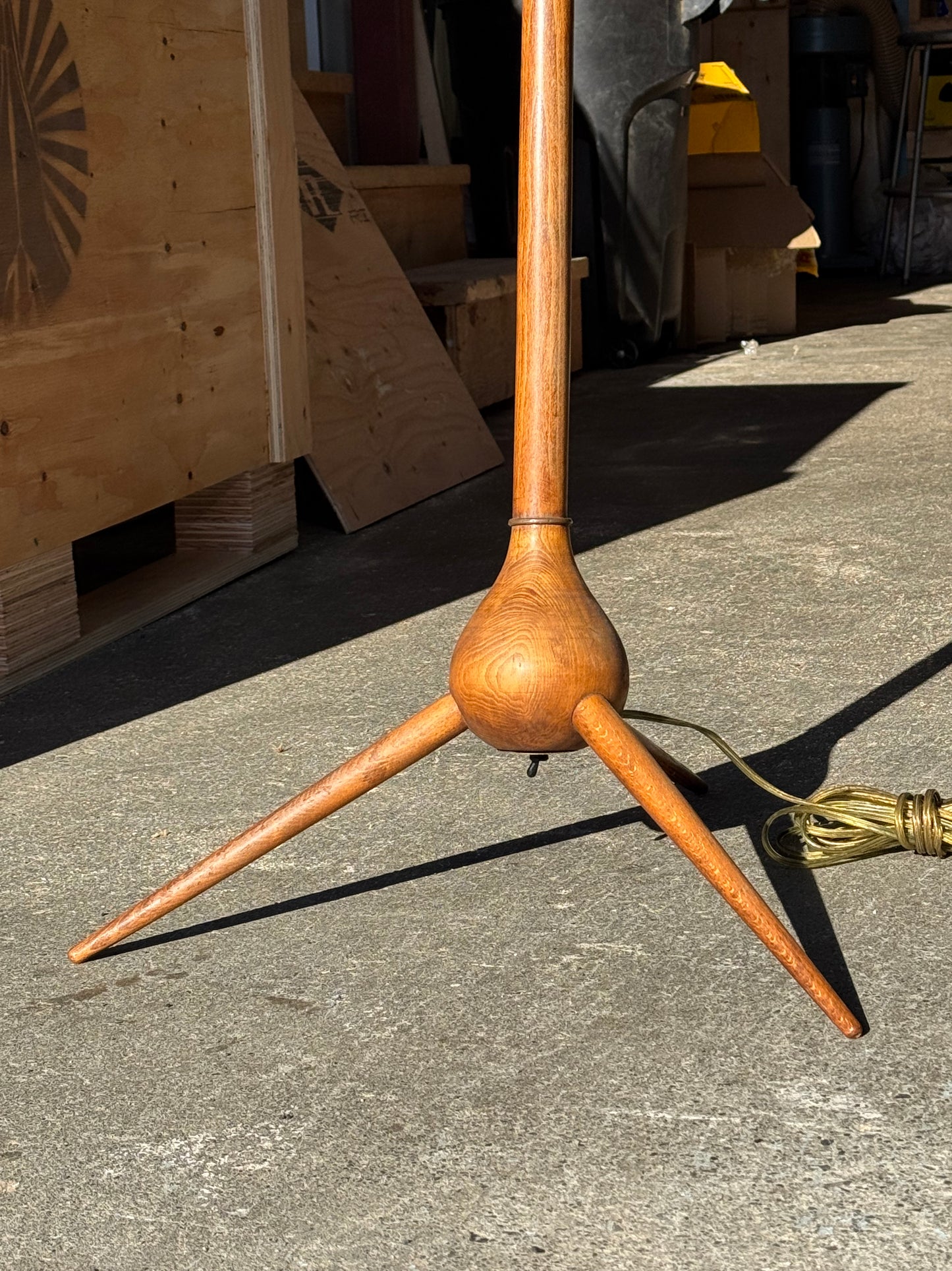 1950s Bridge Floor Lamp by Severin Hansen Jr for Haslev Mobelsnedkeri in beech and brass