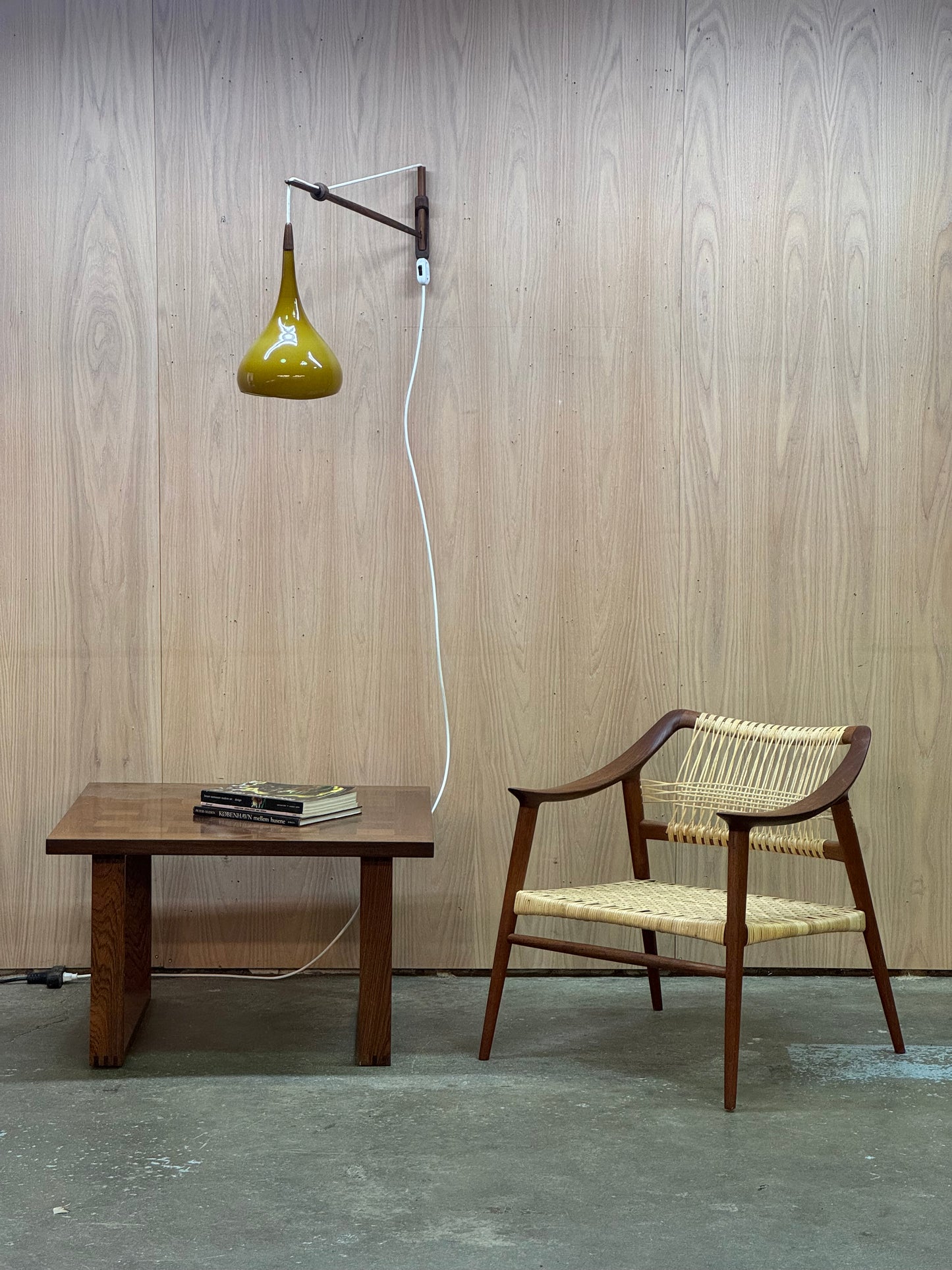 1950s Wall Lamp in rosewood and olive glass