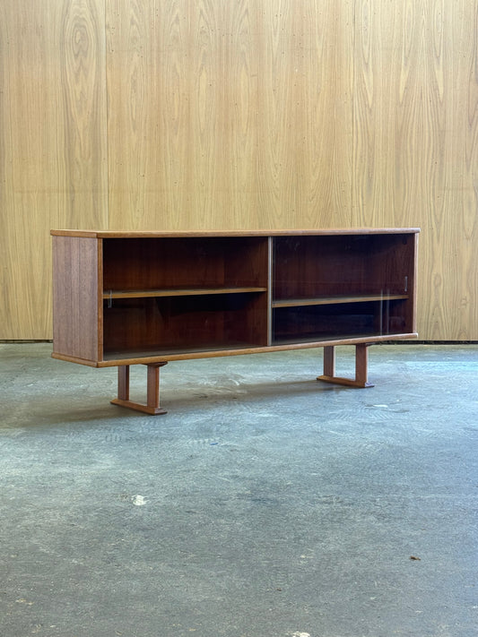 1960s Display Cabinet by Dyrlund in teak and sliding glass