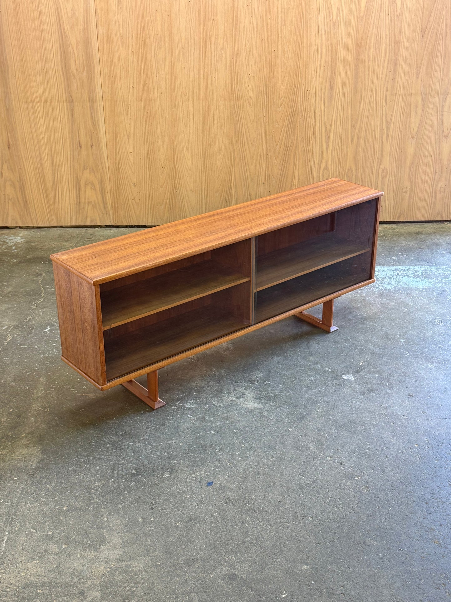 1960s Display Cabinet by Dyrlund in teak and sliding glass