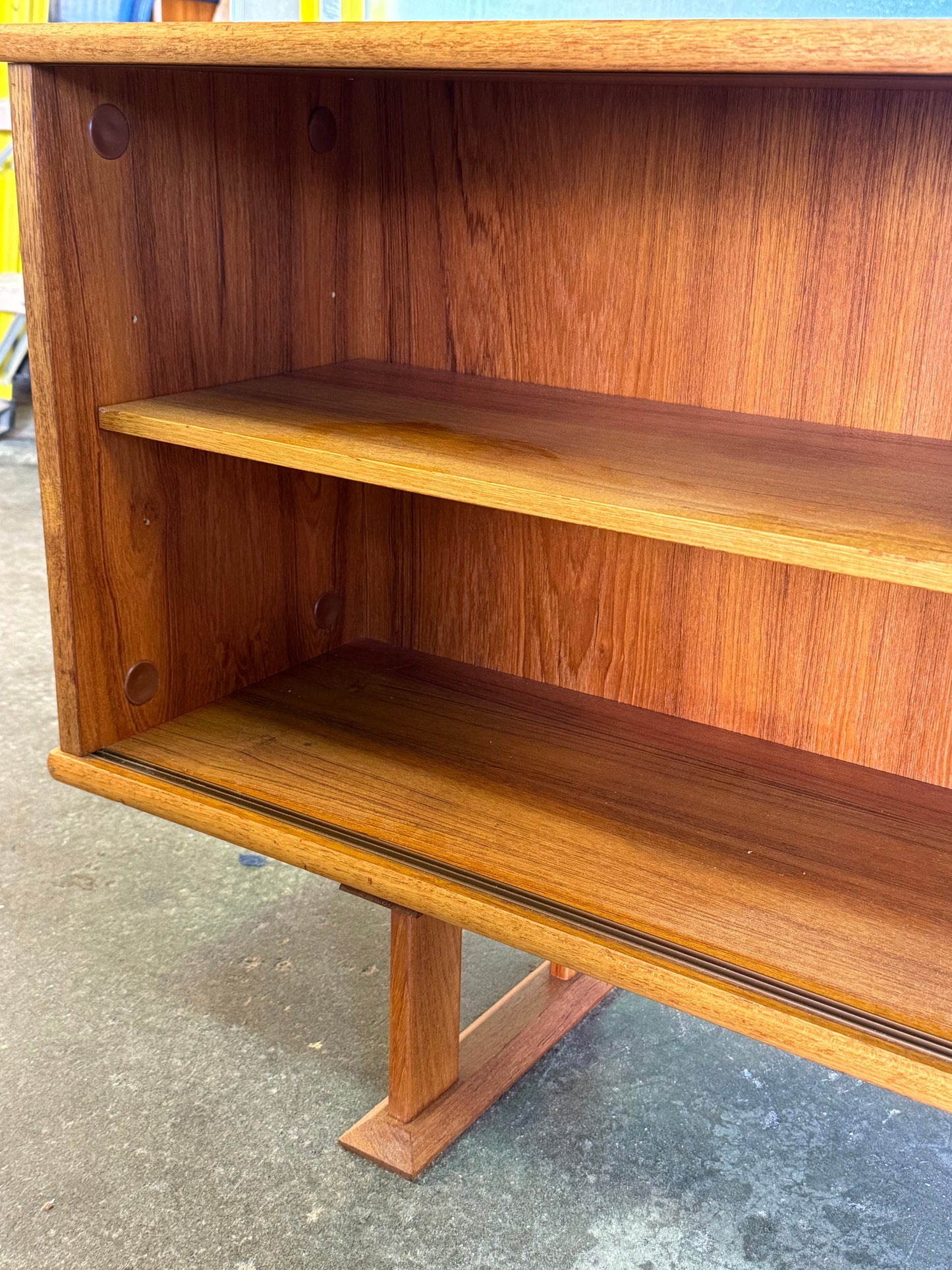 1960s Display Cabinet by Dyrlund in teak and sliding glass