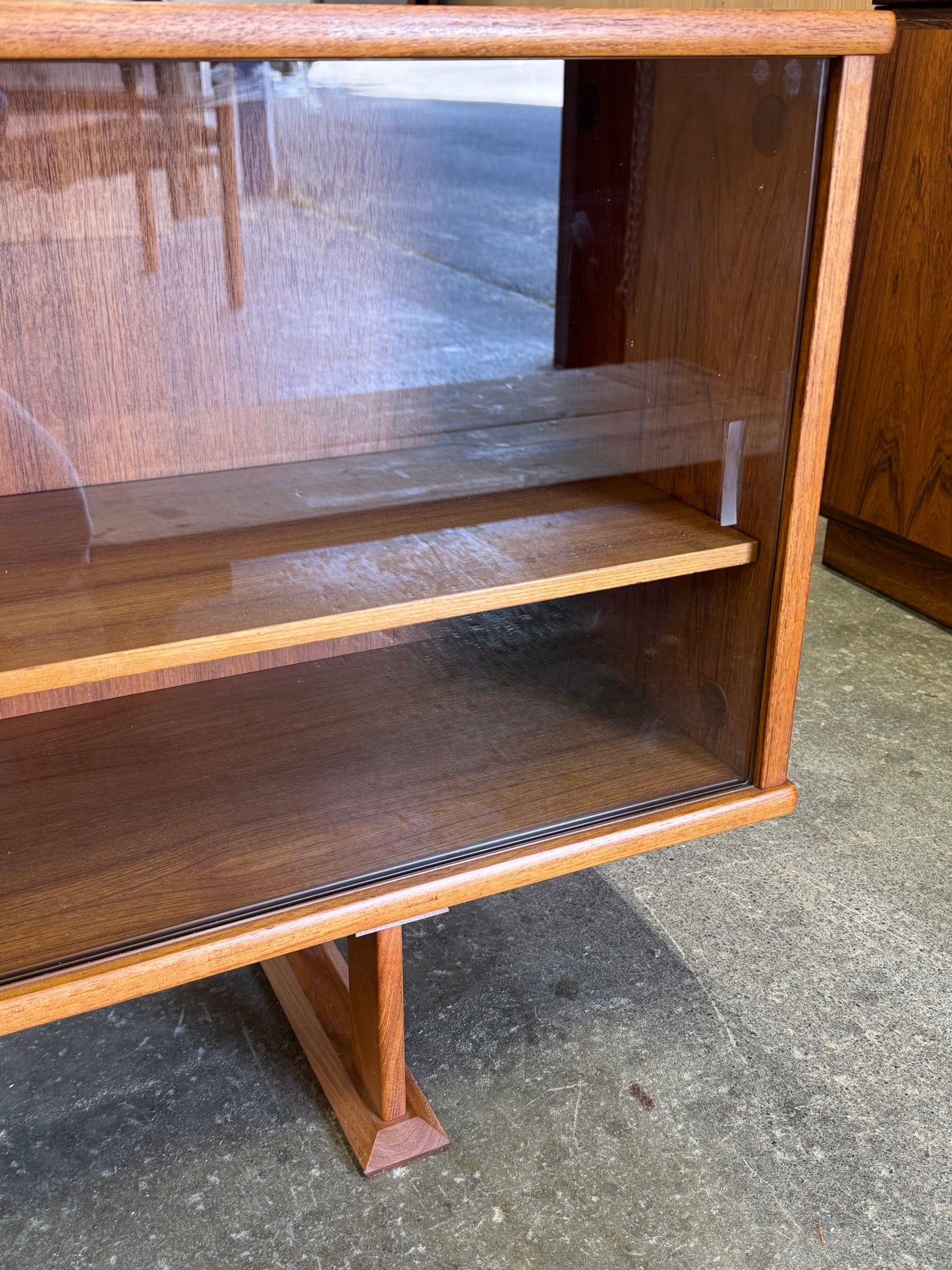 1960s Display Cabinet by Dyrlund in teak and sliding glass