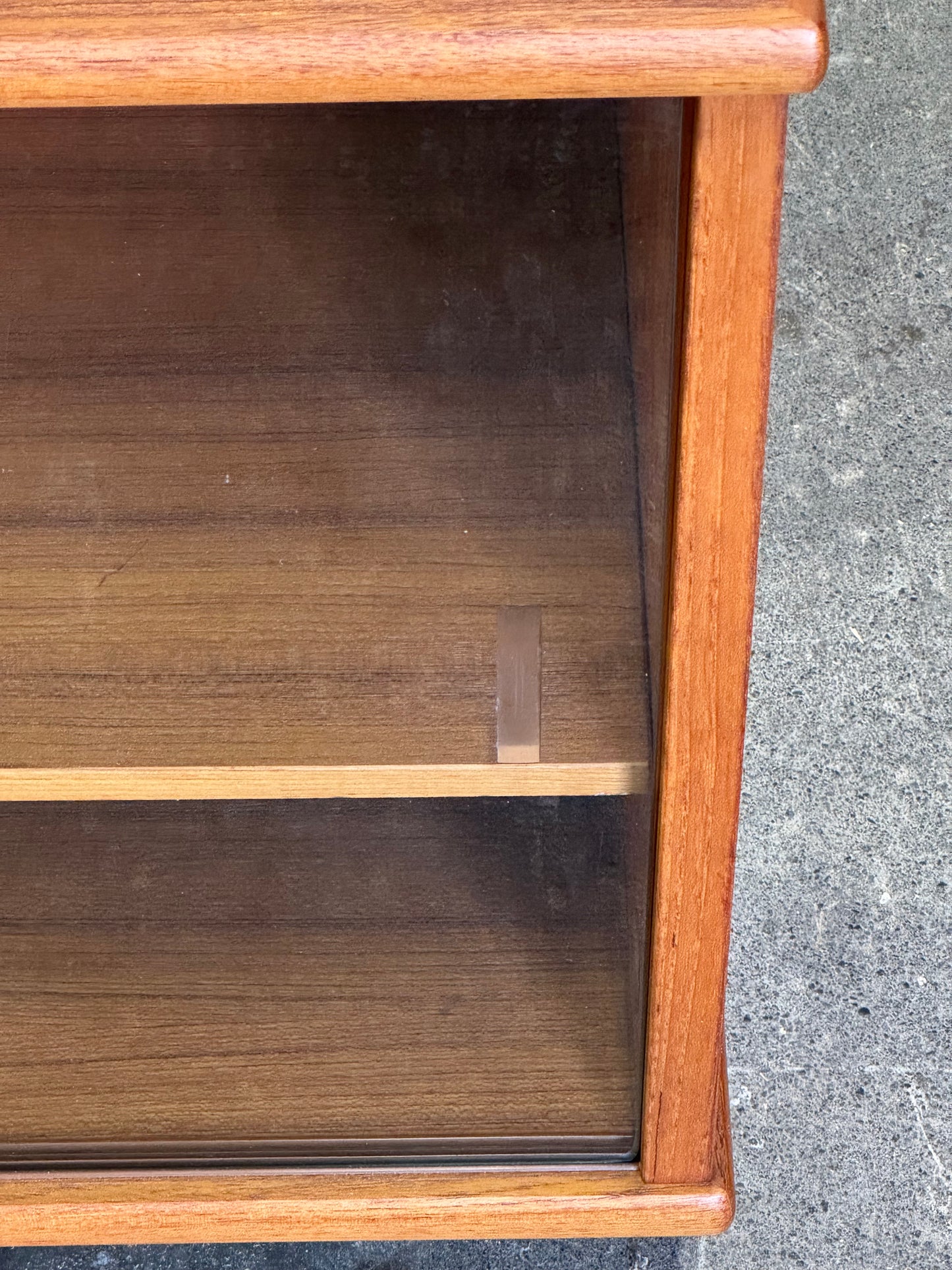 1960s Display Cabinet by Dyrlund in teak and sliding glass