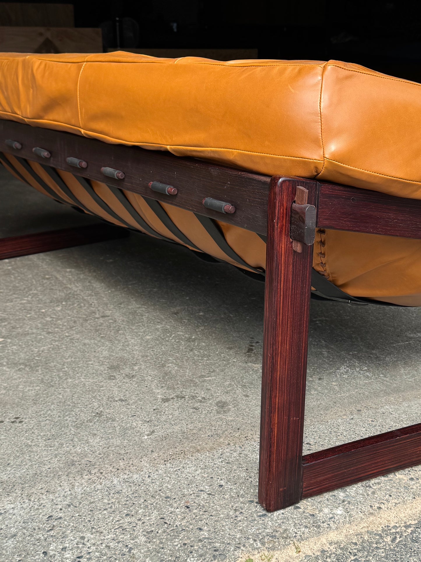 1960s MP91 Sofa by Percival Lafer in hardwood and Italian leather