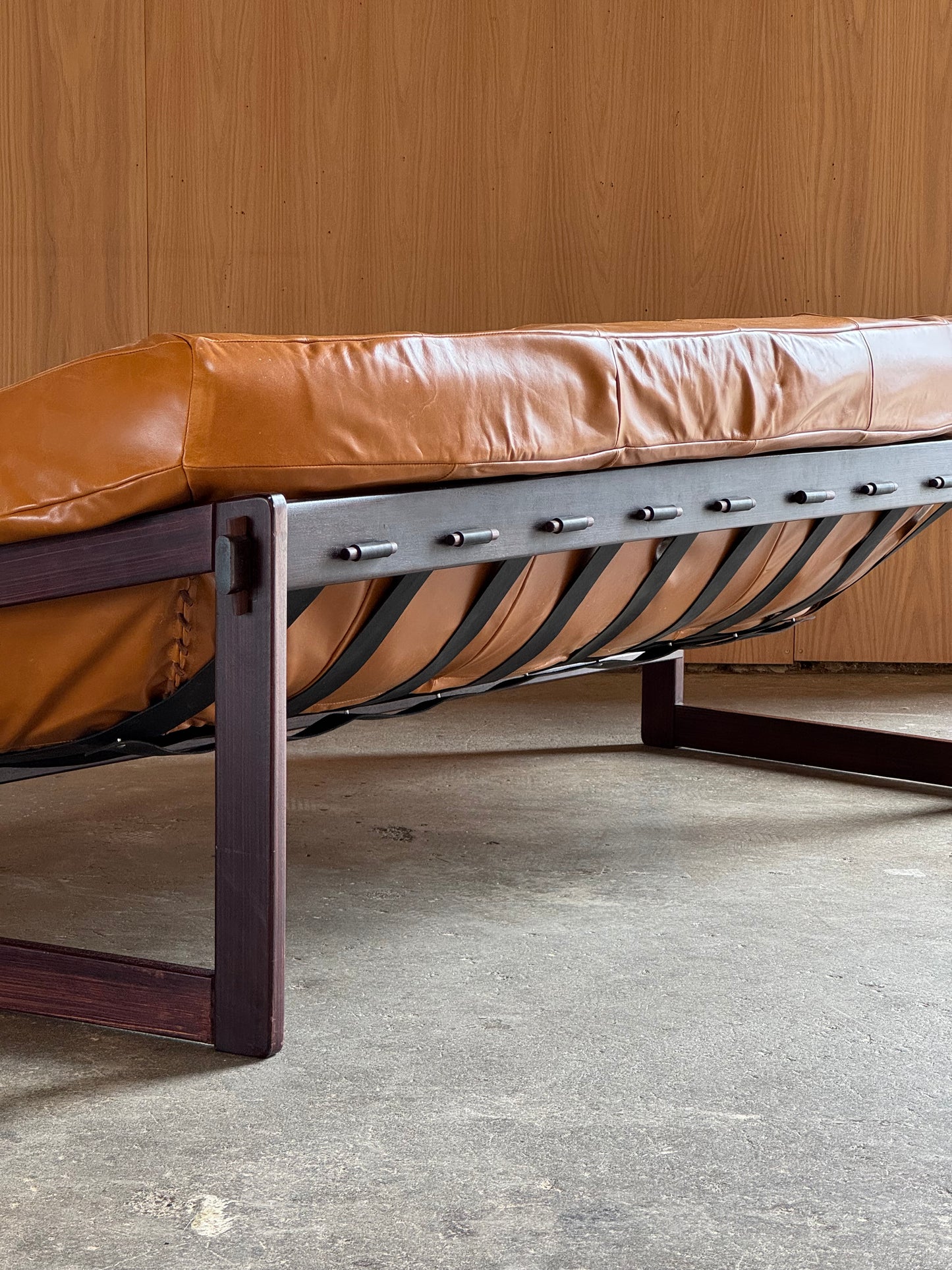1960s MP91 Sofa by Percival Lafer in hardwood and Italian leather