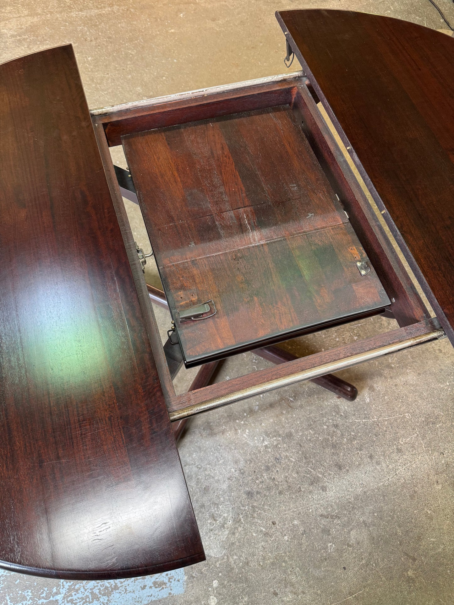 1960s Dining Table by Sun Cabinet in solid rosewood