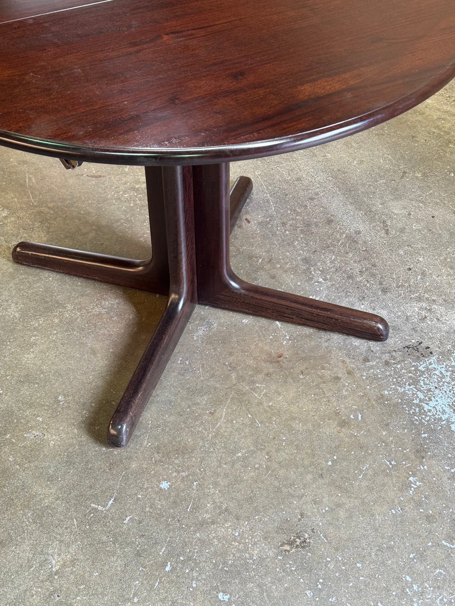 1960s Dining Table by Sun Cabinet in solid rosewood