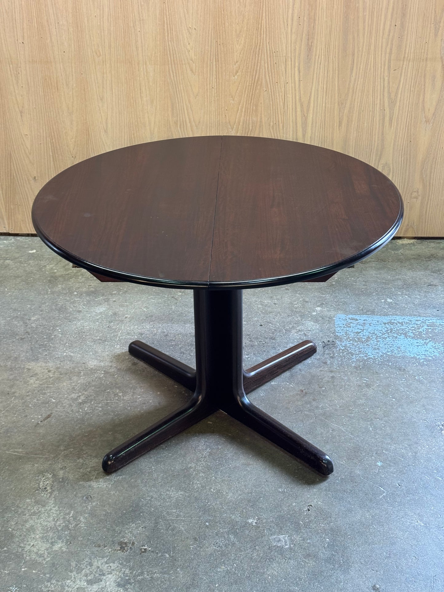 1960s Dining Table by Sun Cabinet in solid rosewood