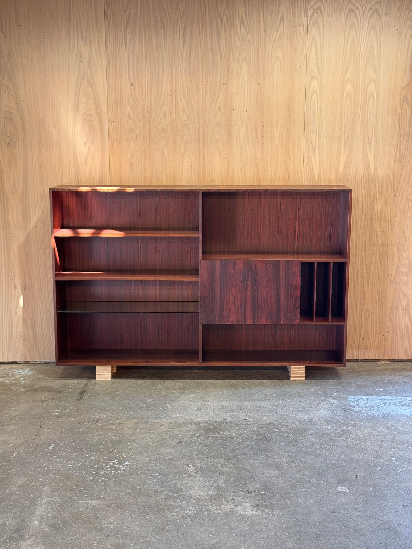 1960s Display Cabinet by Poul Hundevad for Hundevad & Co in rosewood
