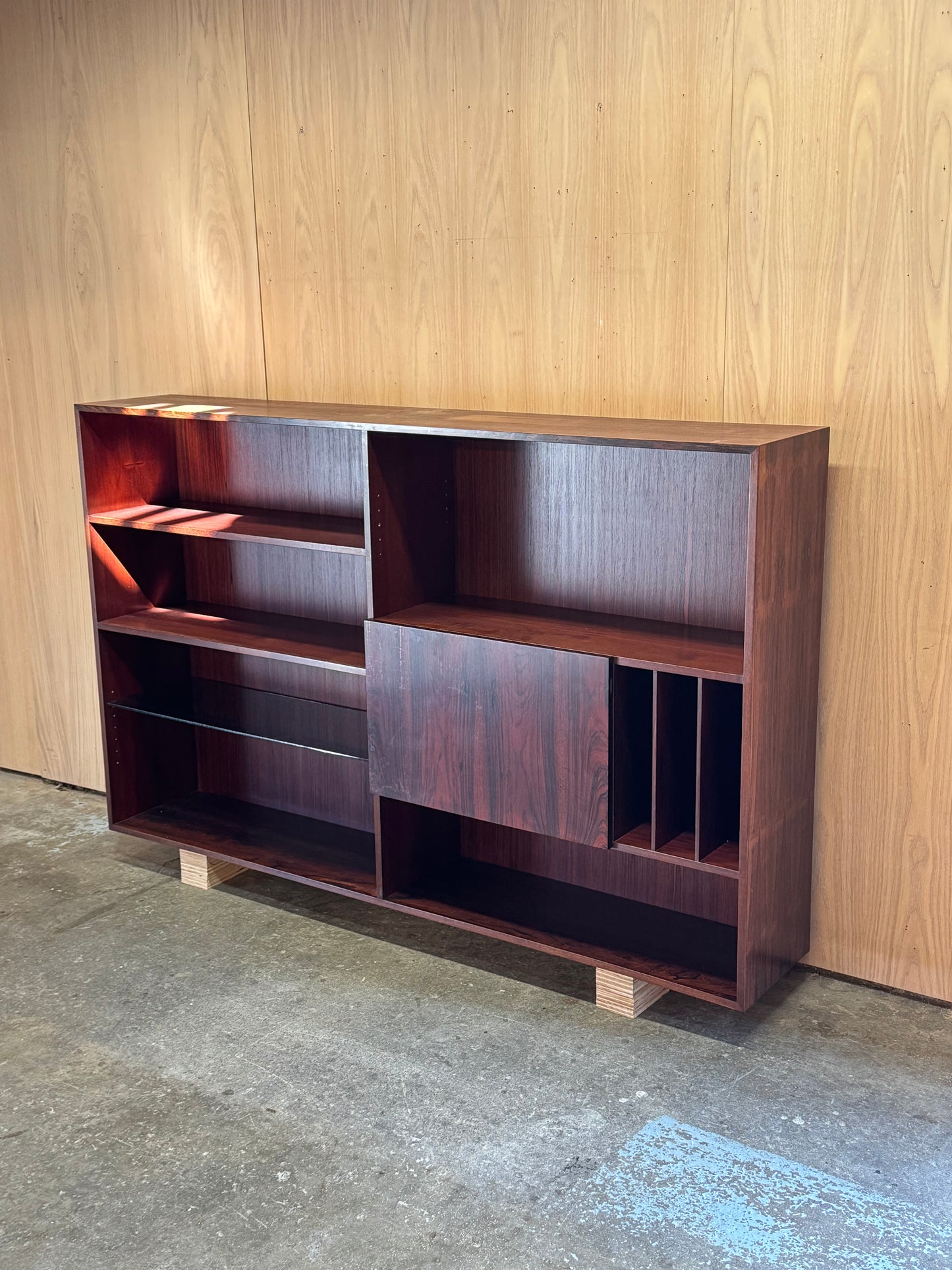1960s Display Cabinet by Poul Hundevad for Hundevad & Co in rosewood