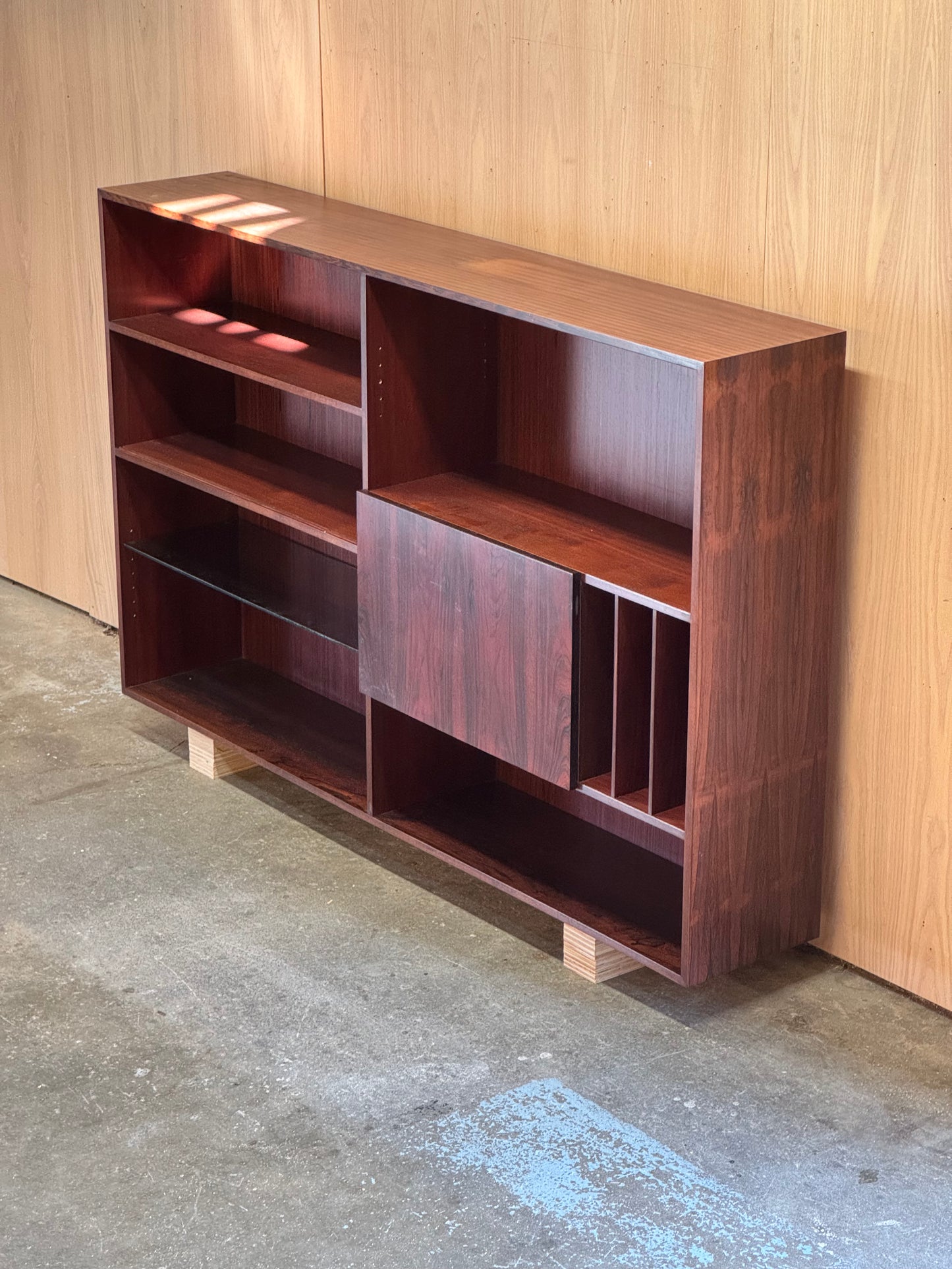 1960s Display Cabinet by Poul Hundevad for Hundevad & Co in rosewood