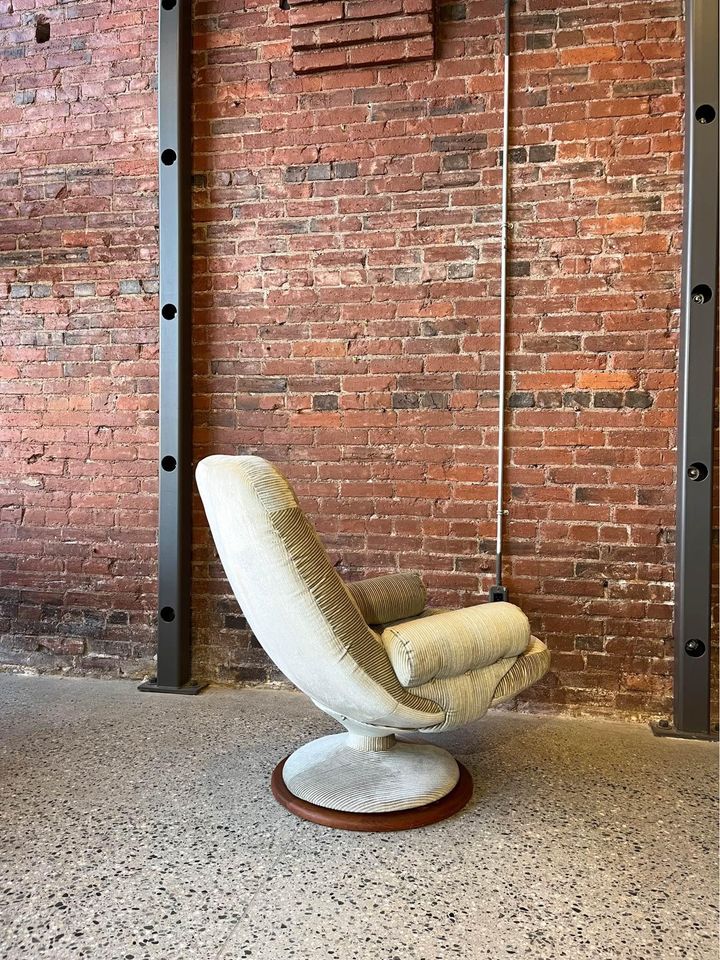 R. Huber Scoop Chair