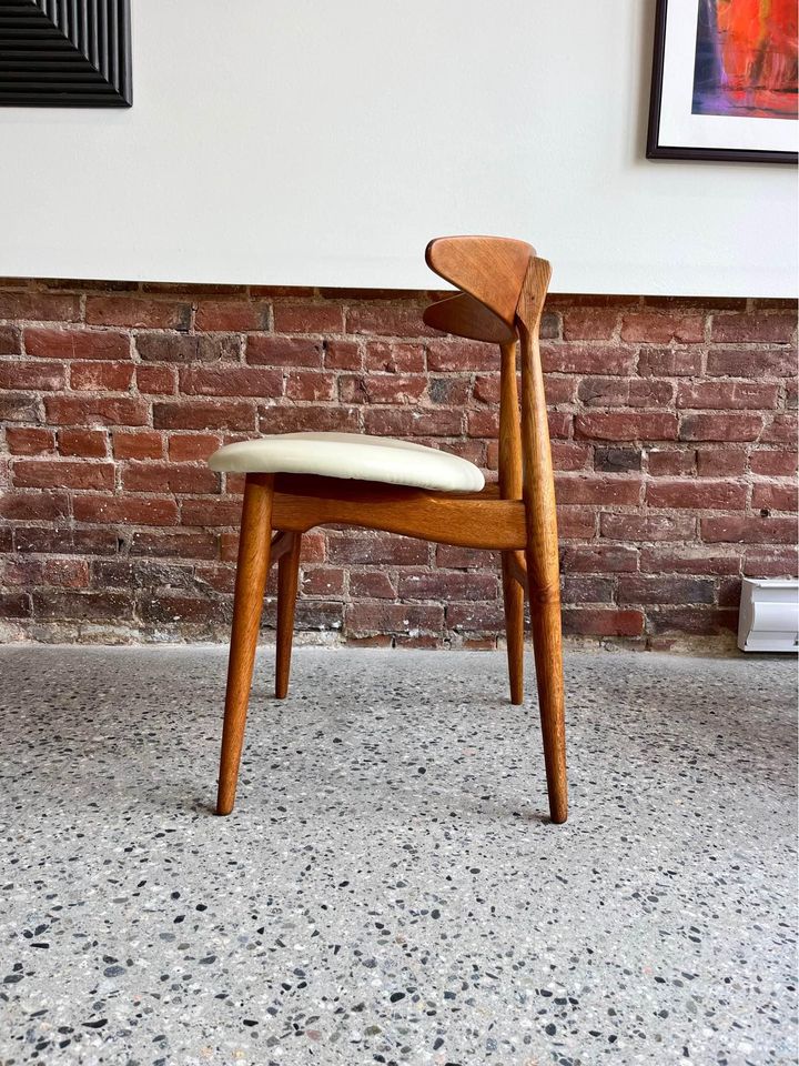 Set of Four 1950s Danish Teak and Oak CH33 Chairs by Hans Wegner for Carl Hansen & Søn