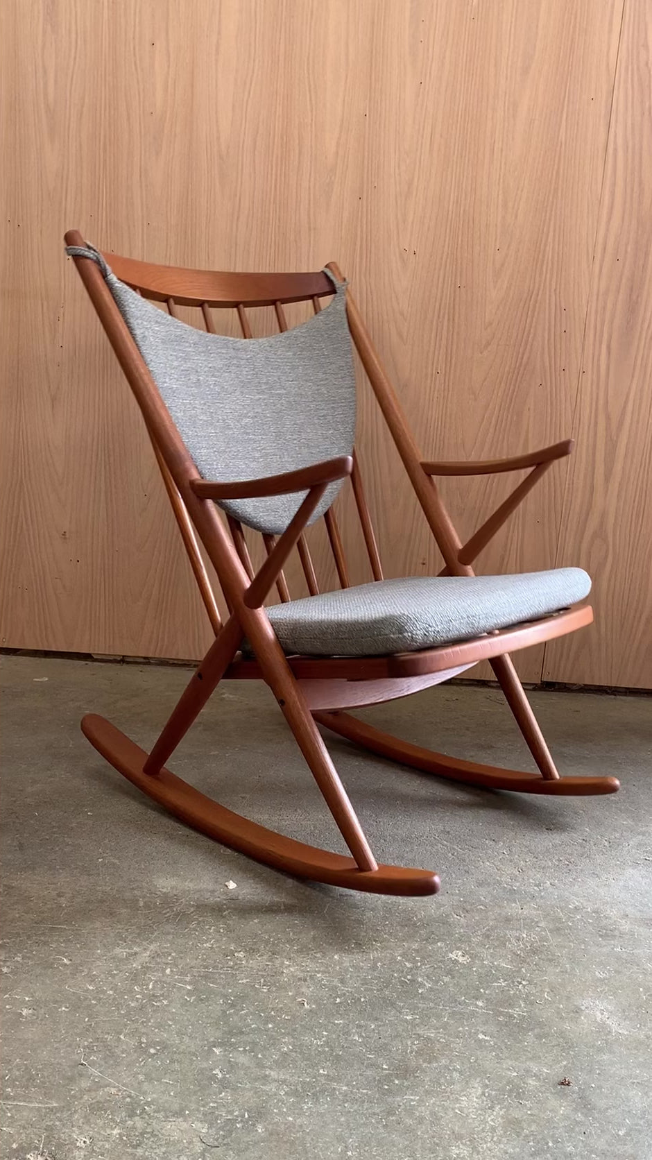 【nk⑅Sフランスアンティークとミニチュア】ヴィンテージラグ　No.758 1960s Danish Teak Rocking Lounge Chair by Frank Reenskaug – Pray